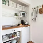 Fremily Cottage - Charming White Cottage