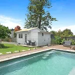 Fremily Cottage - Charming White Cottage