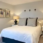 Huckleberry House - A Luxurious Blissful Escape In Berry