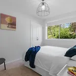 Elmwood - A Lush 1 Acre Getaway Minutes From The Heart Of Berry