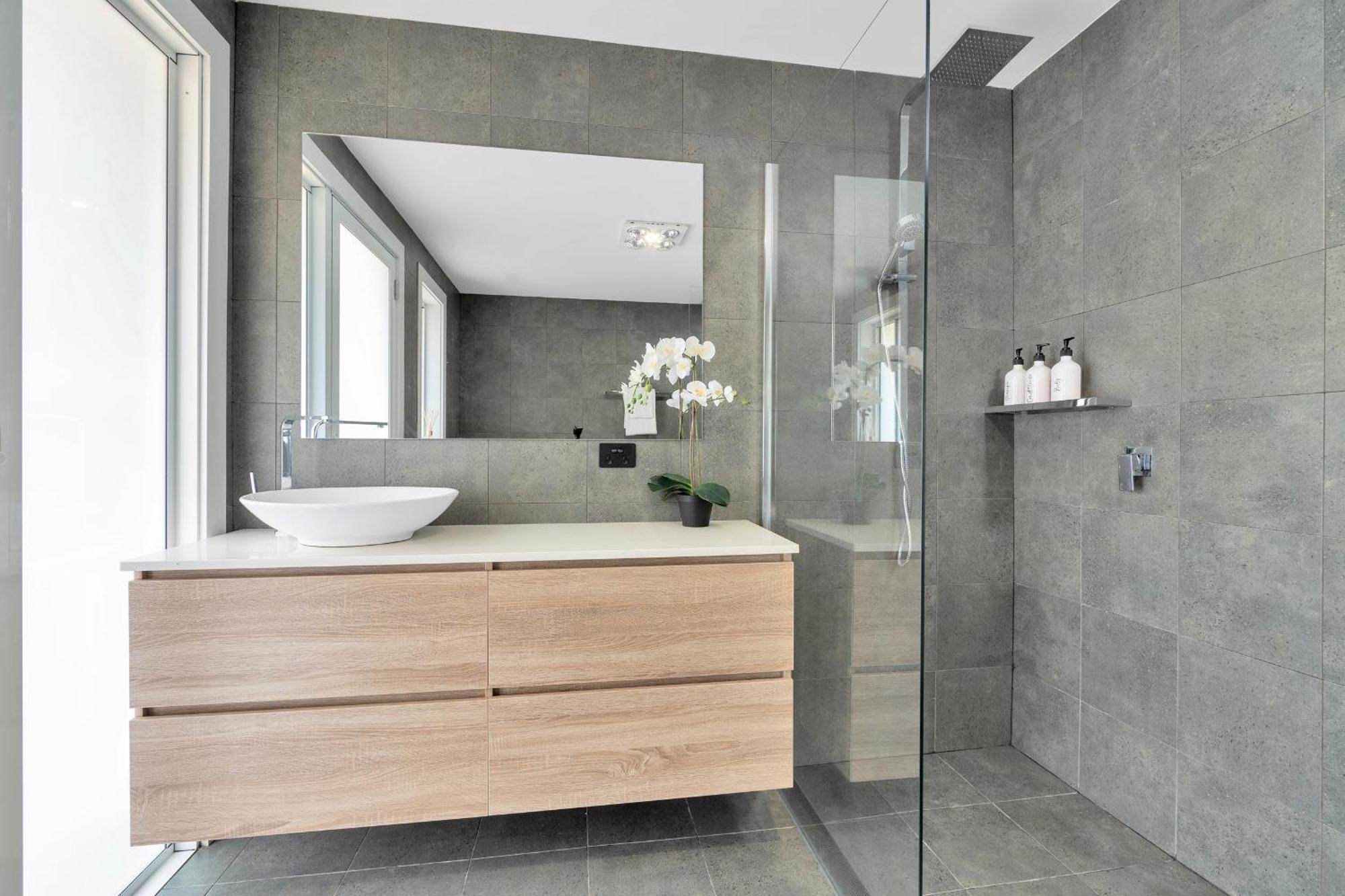 Holiday home Queenberry - Jacuzzi, Village Location & 10 Mins To