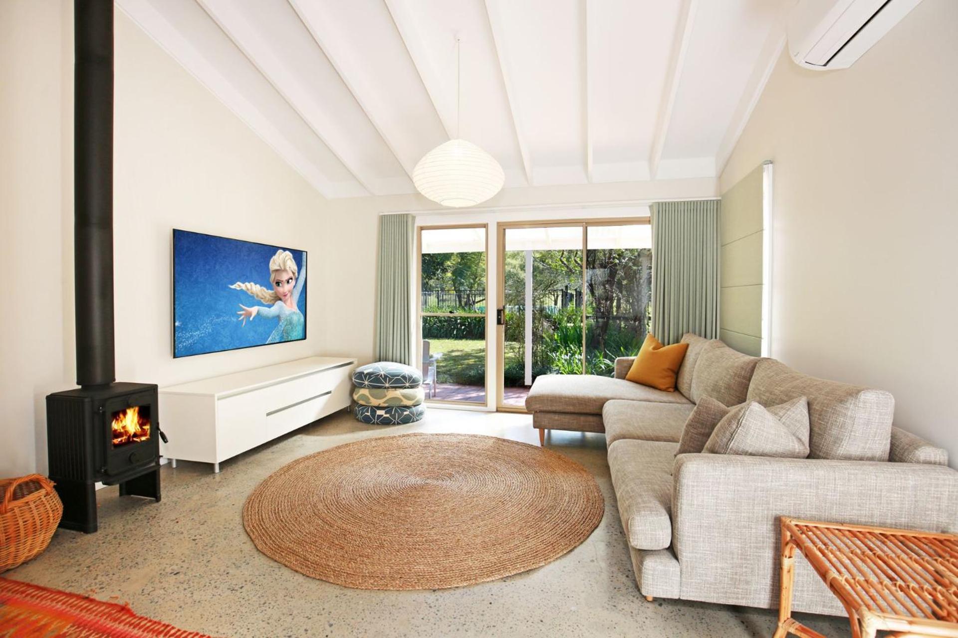 The Paddock - A Modern Coastal Barn Holiday home *