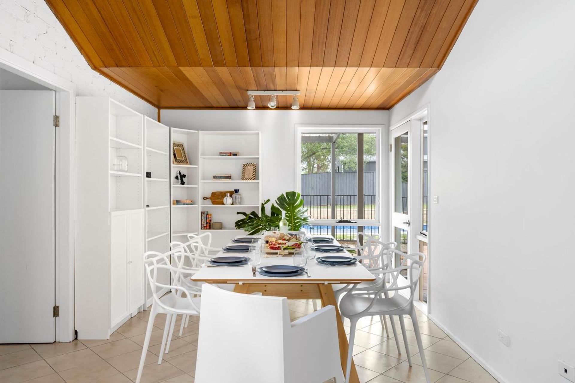 Sunnyside Up - Where Coastal Breezes Meet Country Charm, Minutes From And Seven Mile Holiday home *