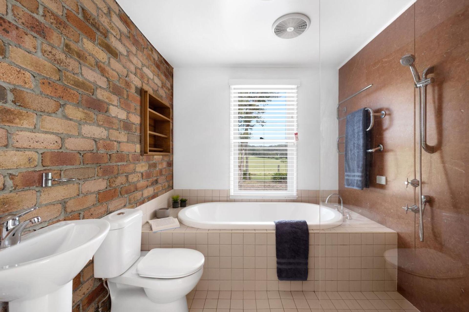 Sunnyside Up - Where Coastal Breezes Meet Country Charm, Minutes From And Seven Mile Holiday home *