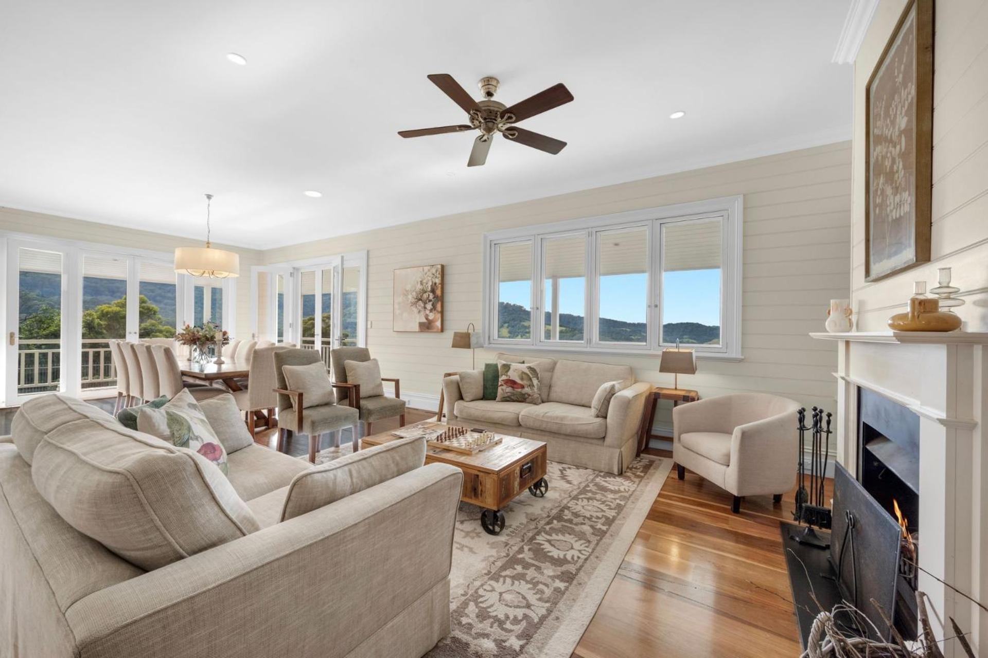 Eagles Rise - Classically Designed Country Holiday home Berry