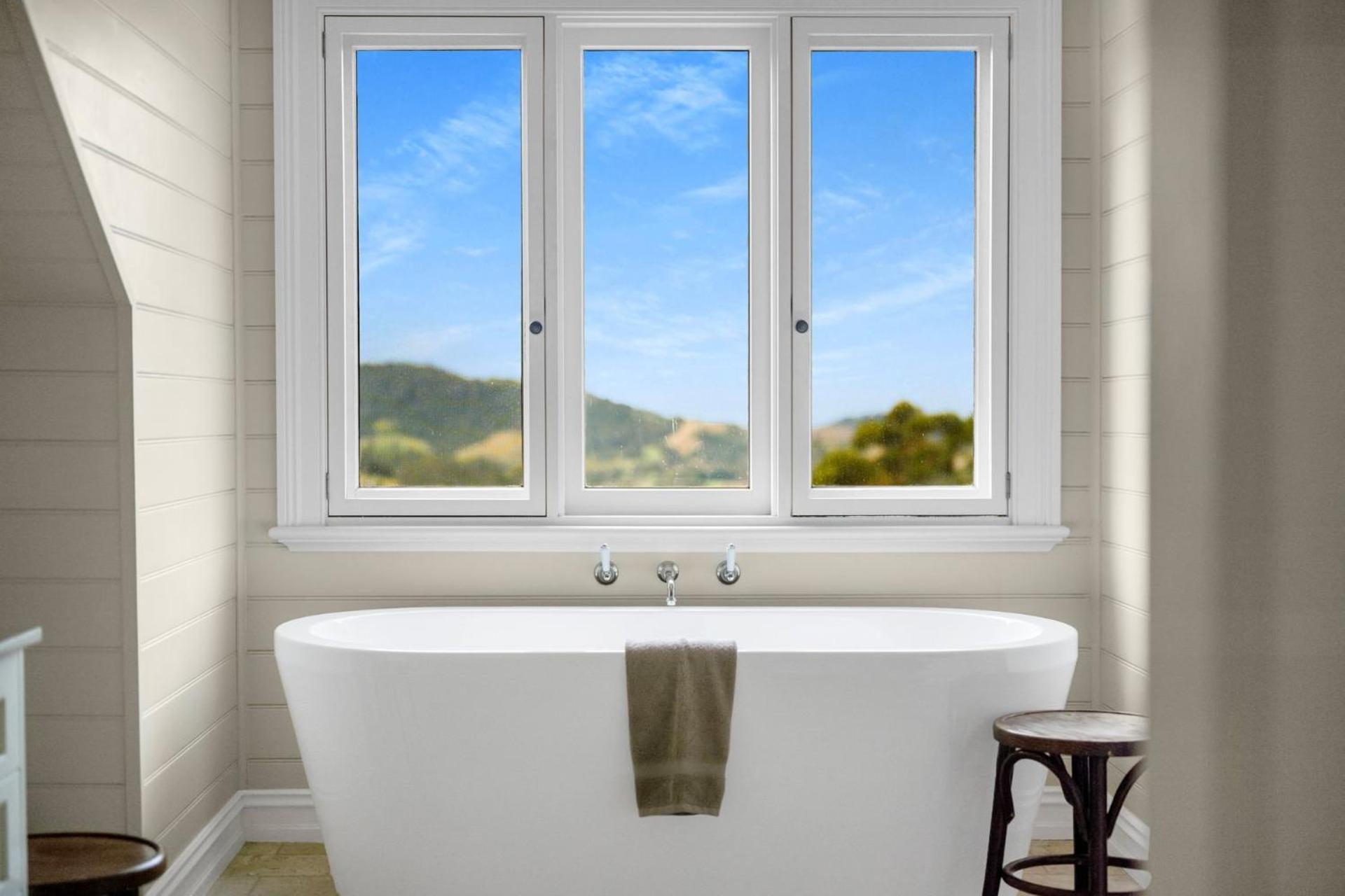 Eagles Rise - Classically Designed Country Holiday home Berry