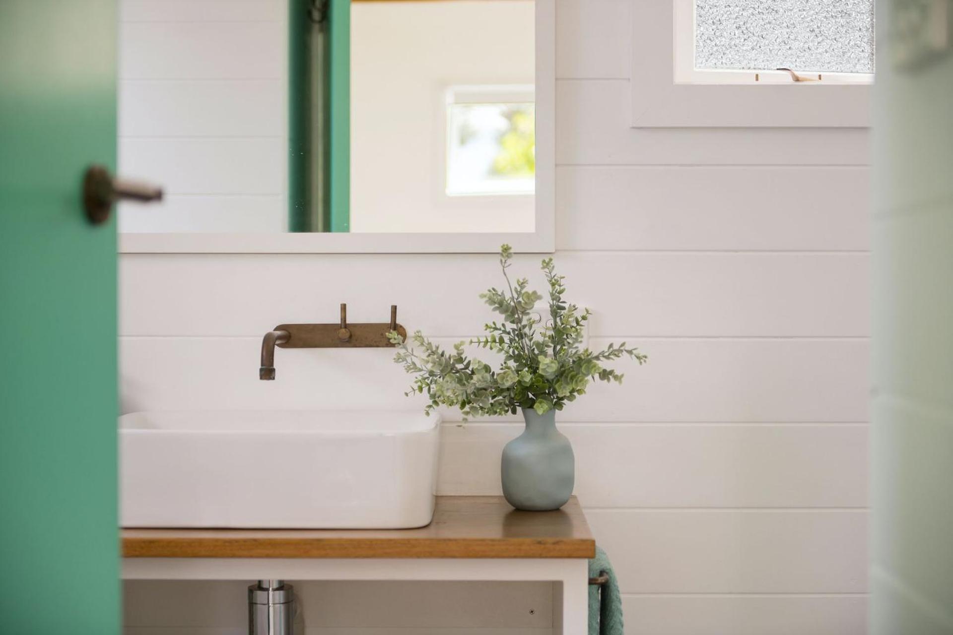 Fremily - Charming White