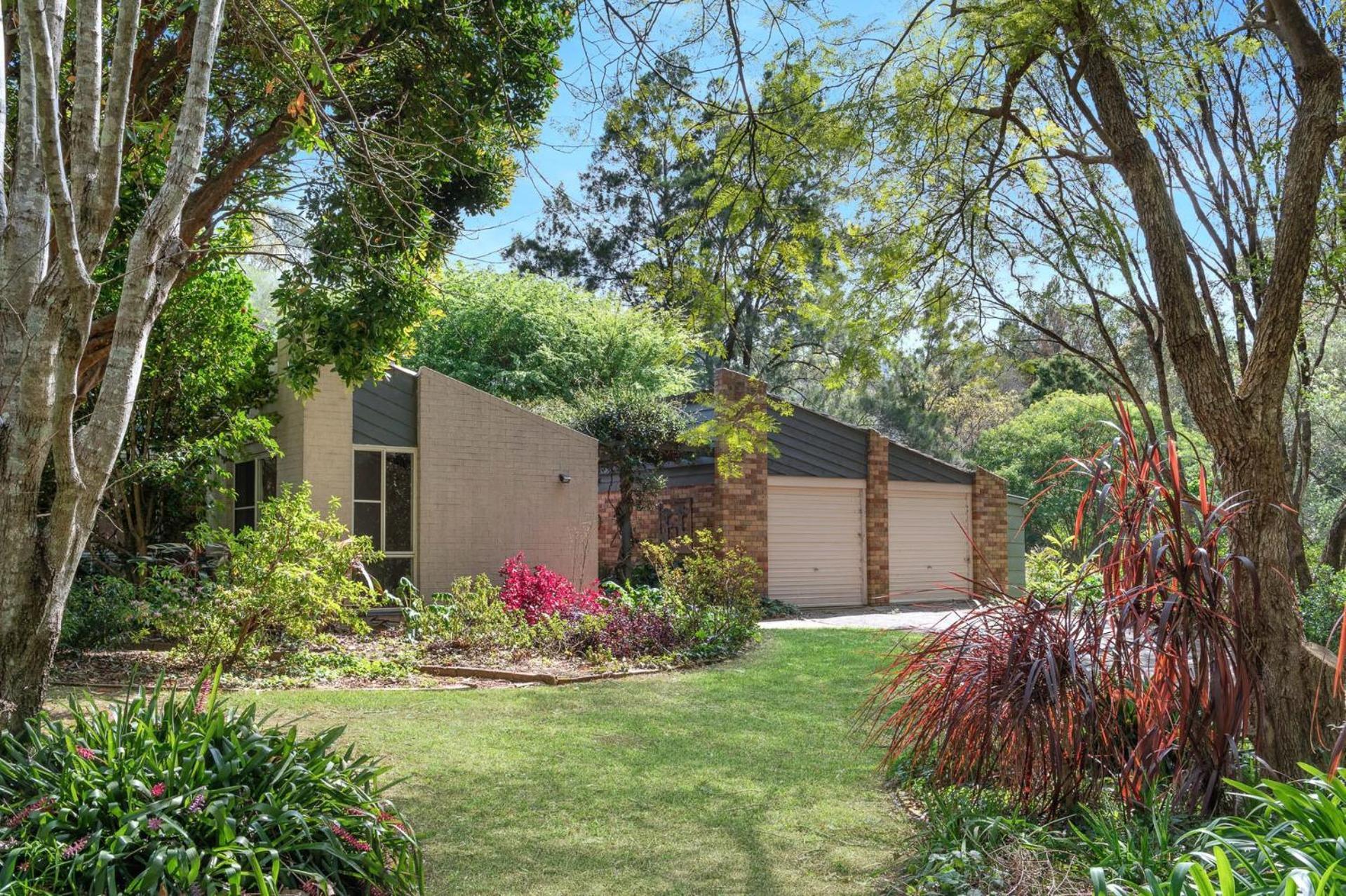 Elmwood - A Lush 1 Acre Getaway Minutes From The Heart Of Holiday home