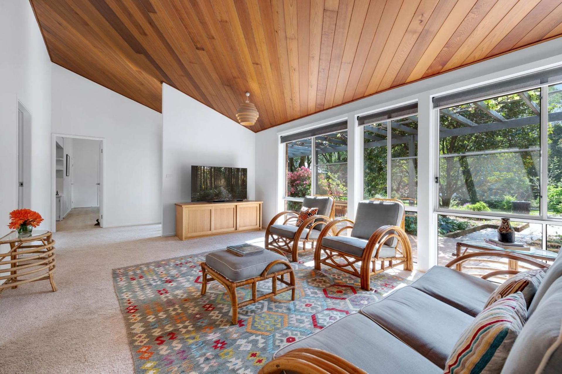 Elmwood - A Lush 1 Acre Getaway Minutes From The Heart Of *