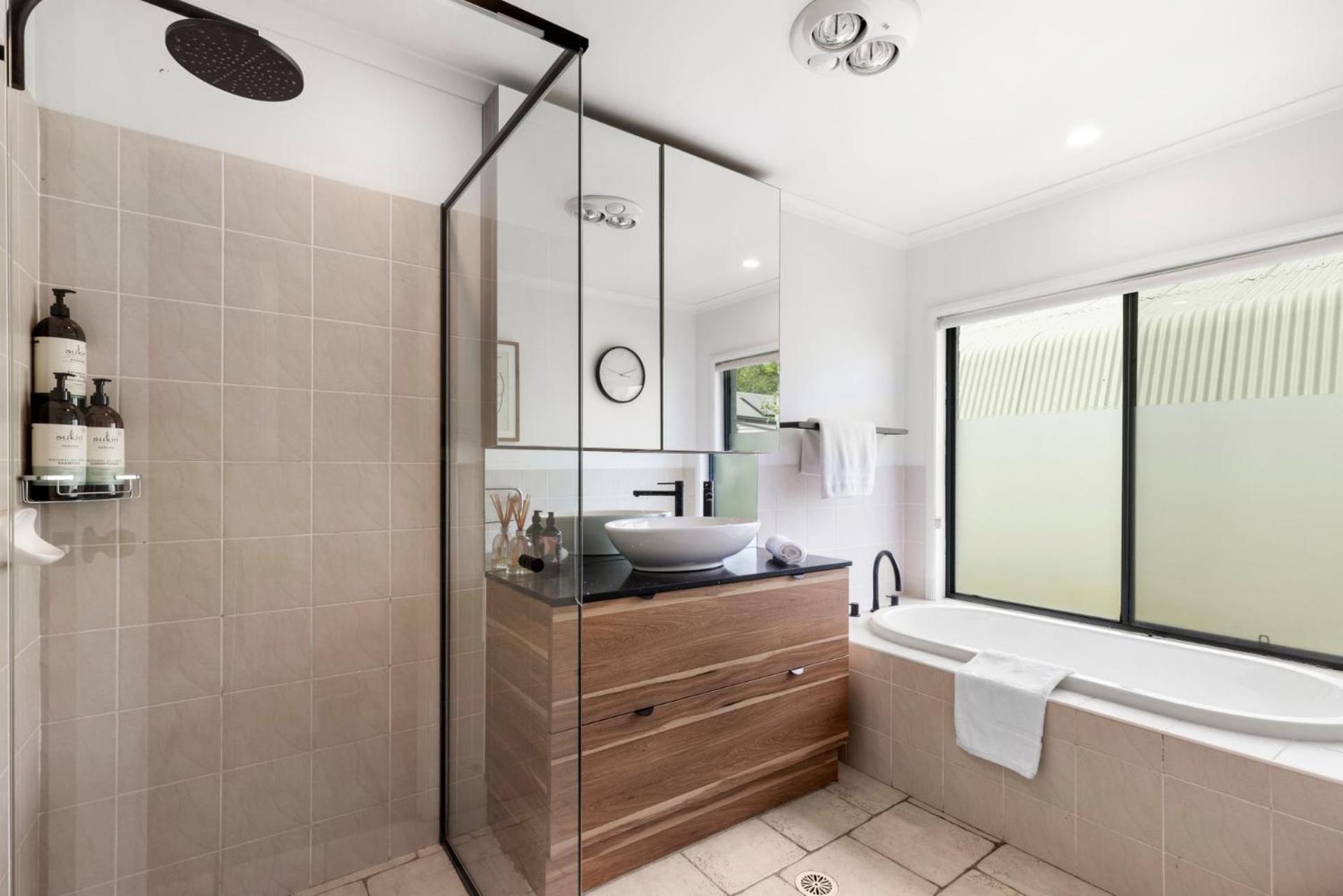 Jasmine House - Pet Friendly With Swimming Pool Holiday home *