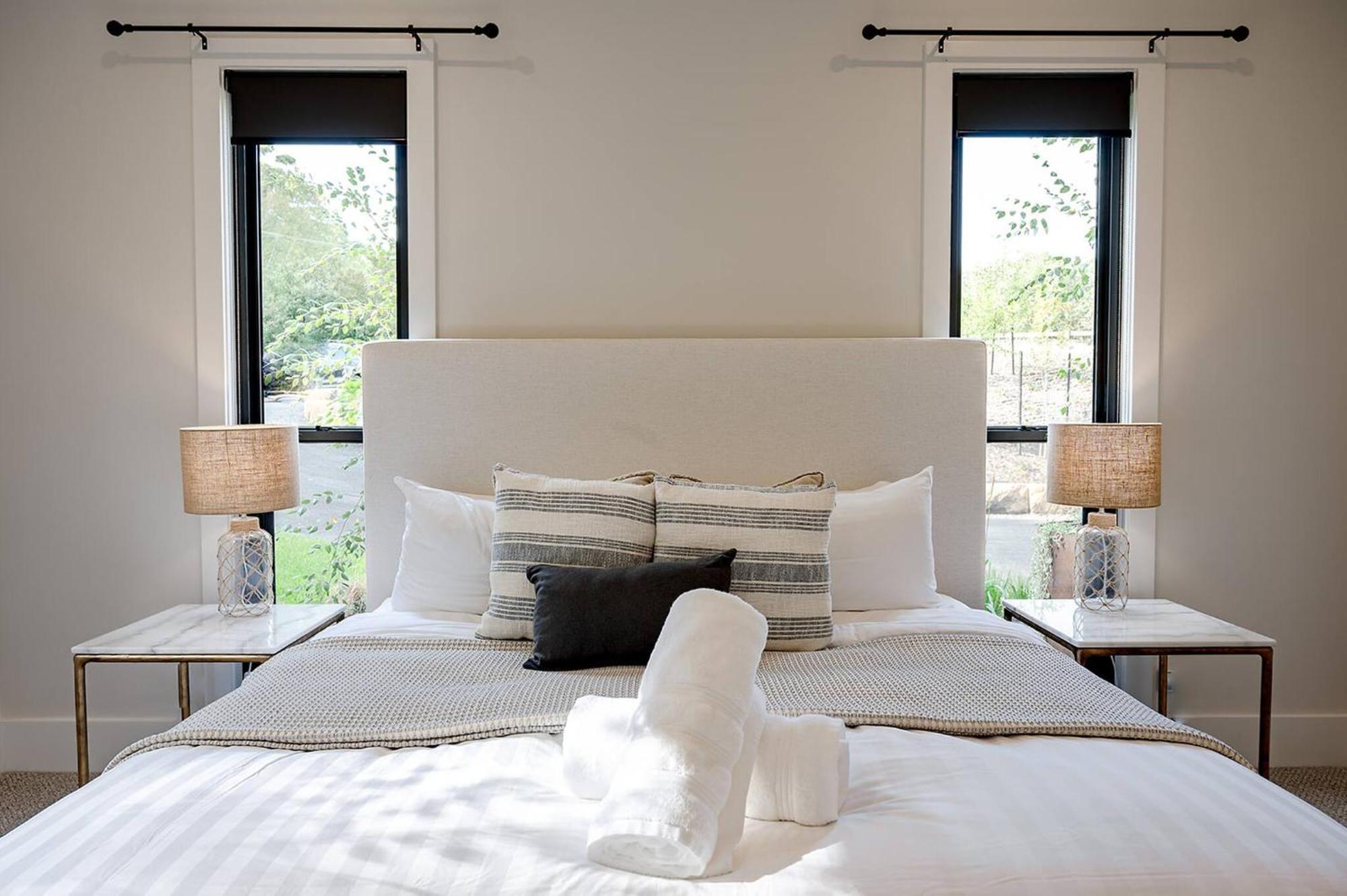 Farm stay Luxury Barn House *