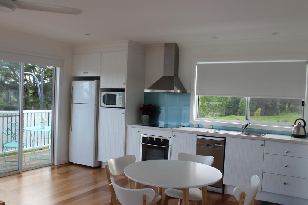 Red Waratah Apartment *