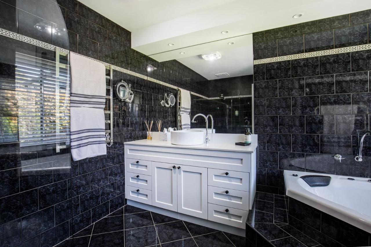 Mulberry House - Pet Friendly With Swimming Pool Holiday home Berry